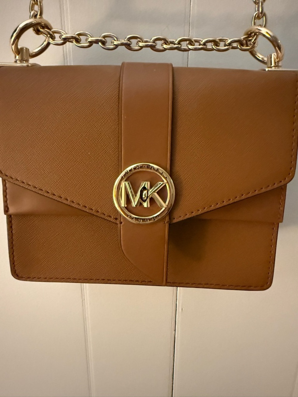 Michael Kors Brown(luggage color) Crossbody Bag with adjustable Gold Chain - Picture 4 of 5